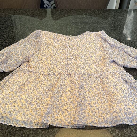 Cute MELLODAY FLORAL TOP in blues and yellow size small new never worn - Picture 6 of 9